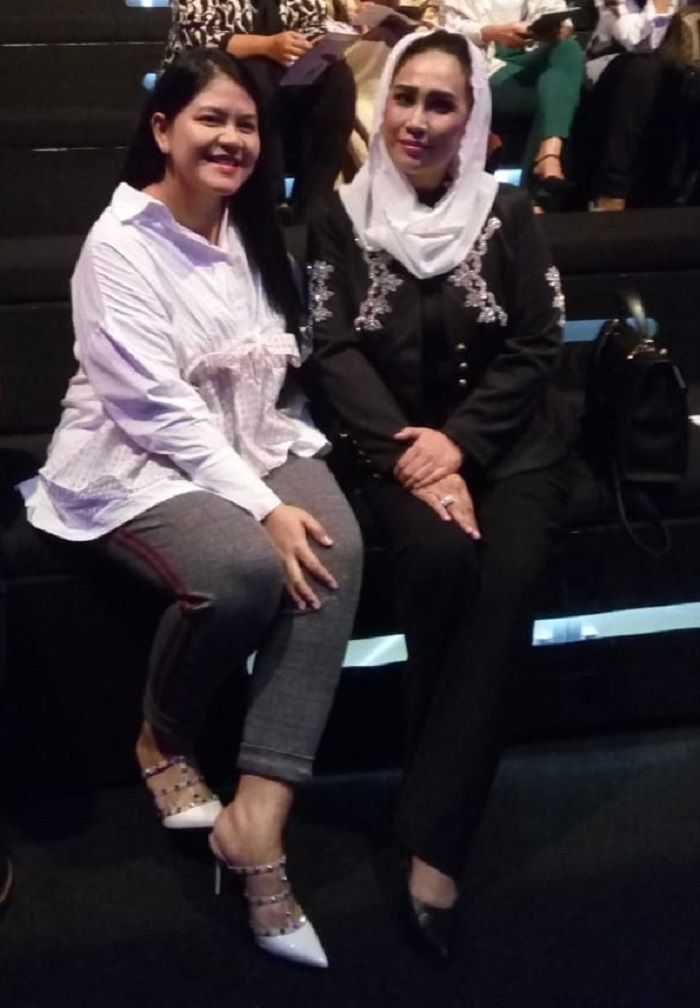 Kahiyang Ayu dengan studded heelsnya