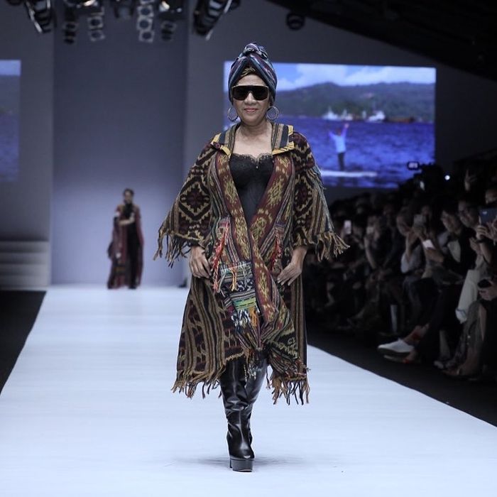 Dari Marion Jola Hingga Susi Pudjiastuti, Inilah Deretan Publik Figur yang Jadi Model Dadakan di Fashion Show Anne Avantie