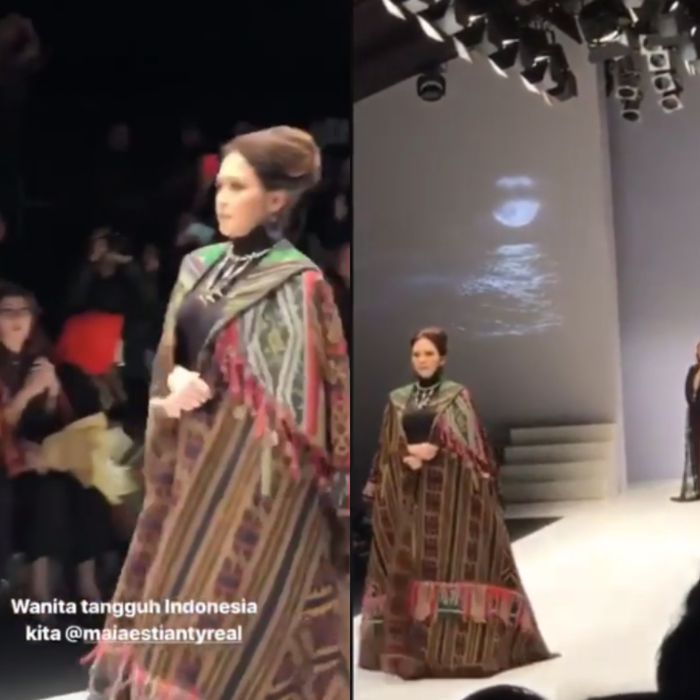 Maia Estianty peragakan busana milik Anne Avantie di JFW 2019.