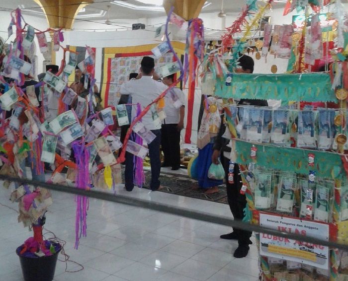 Maulid Nabi 2018: Mengenal Tradisi Bungo Lado, Pemberian Pohon Uang ke Masjid di Padang Pariaman