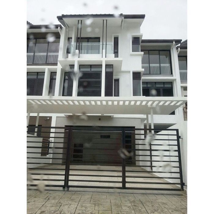 Mengintip Mewahnya Rumah BCL dan Ashraf Sinclair di Malaysia yang Bernuansa Putih