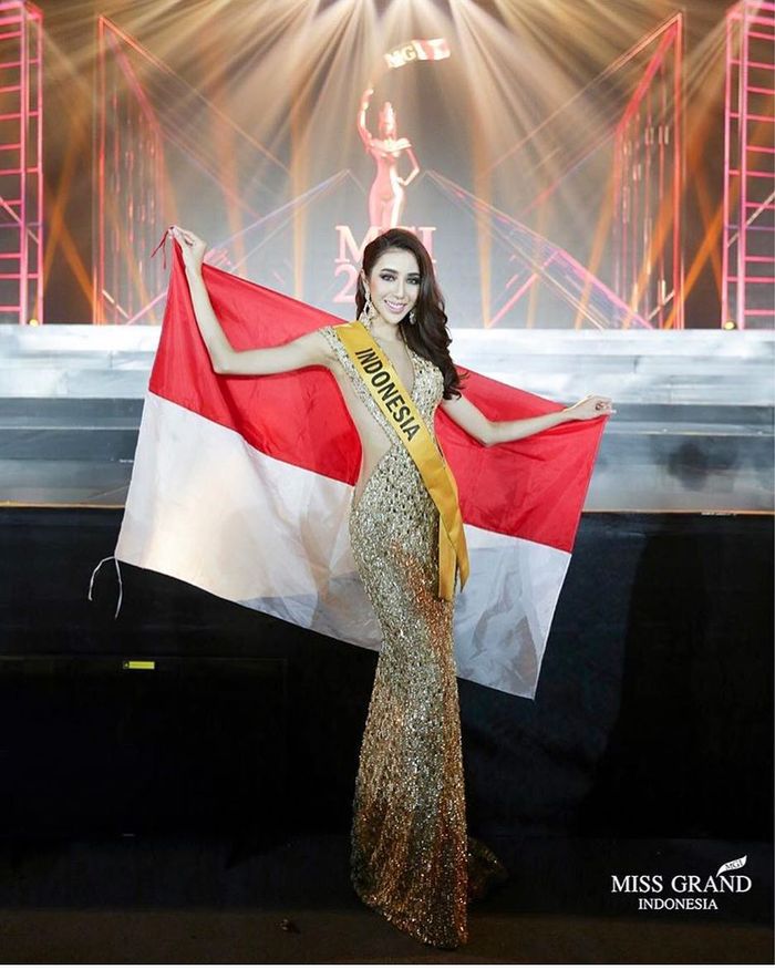 Penampilan Nadia Purwoko, si pengacara cantik dalam ajang Miss Grand International 2018