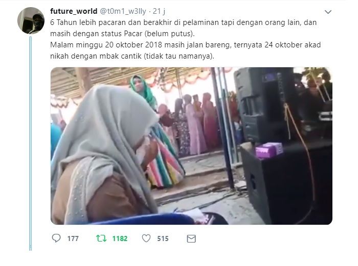 Linda terlihat sesekali mengusap air matanya dengan tisu