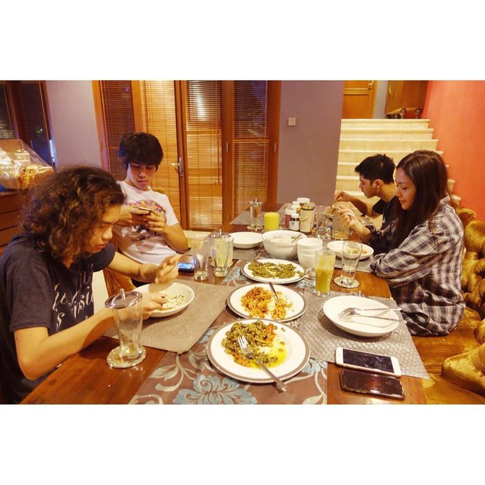 Ruang makan di rumah Maia Estianty di Jakarta
