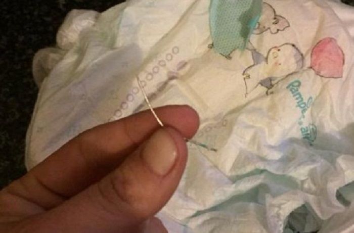 Permepuan ini menemukan jarum di dalam pampers anaknya