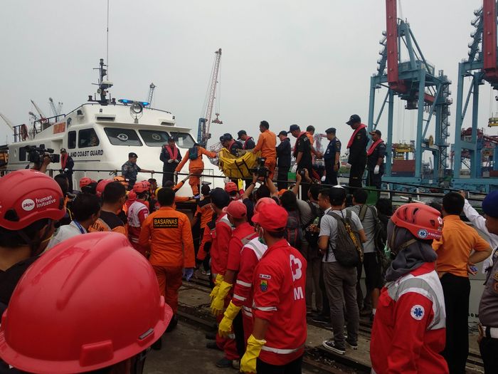 Posko induk proses evakuasi pesawat Lion Air JT610 di Dermaga Jakarta International Container Terminal (JICT), Jakarta Utara
