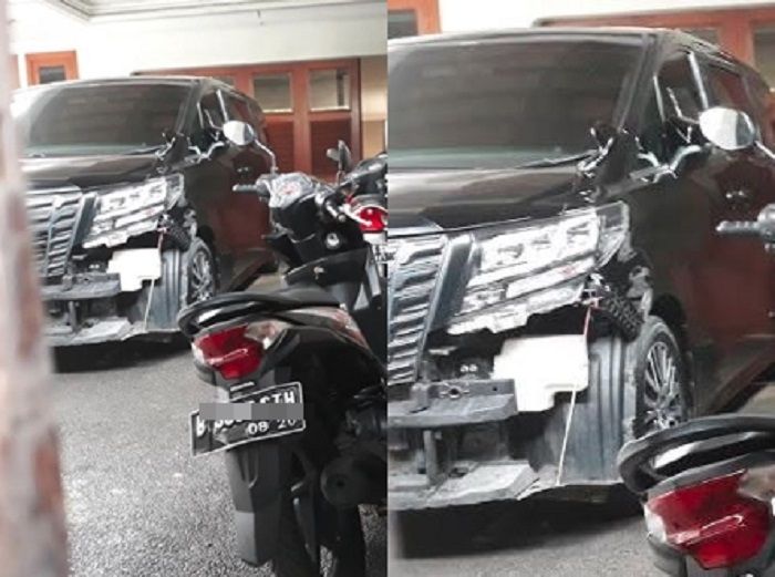Mobil mewah Maia Estianty nampak ringsek, di garasi kediaman Maia kawasan Pejaten, Jakarta Selatan.
