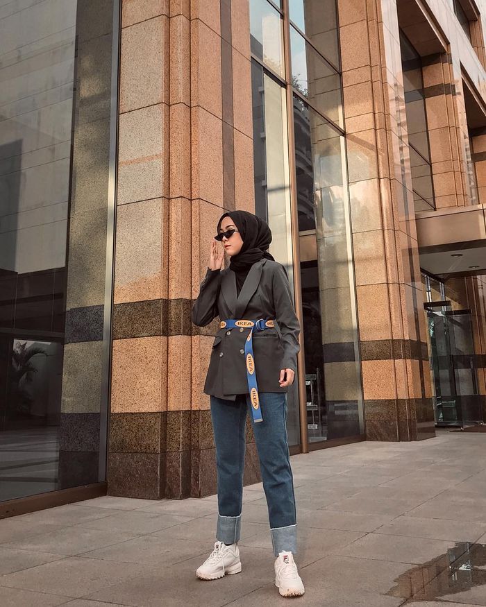 Style Hijab Kekinian Instagram dengan Blazer dan Belt