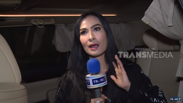 Iis Dahlia menceritakan pengalamannya sebagai seorang istri pilot