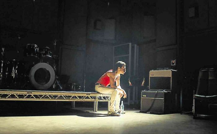 Galau-galaunya Freddie Mercury (Rami Malek)