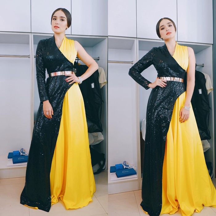 Yasmine Wildblood /Dari Nagita Slavina Hingga Cinta Laura, 4 Selebriti Tampil Glamor dengan Outfit Emas di Indonesian Television Awards 2018