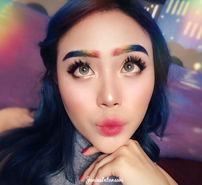 Mitos tentang membentuk alis yang harus kamu ketahui kebenarannya - warna alis harus sama