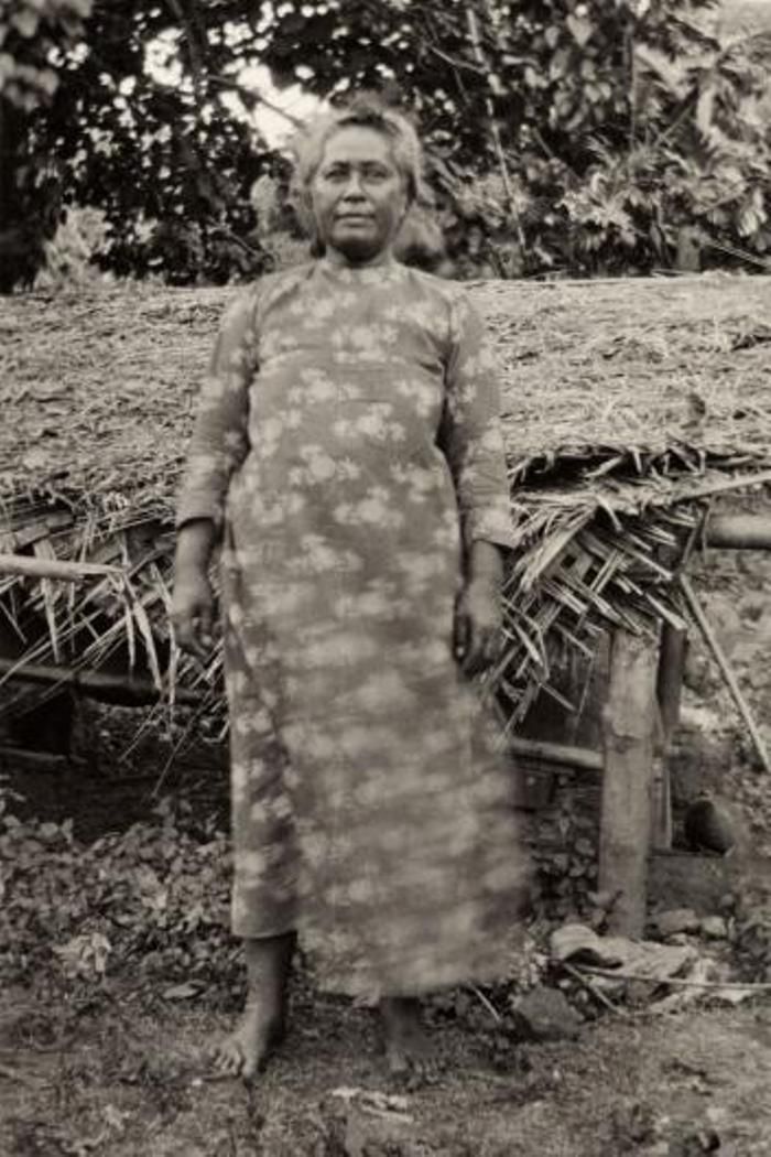 Di Pulau Marquesas, Ratu Nuku Hiva berpose pada 1919.