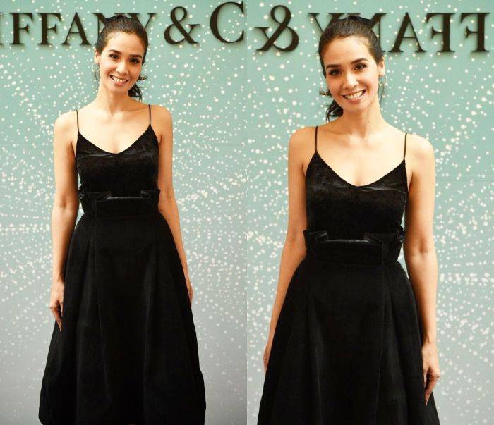 Marsha Timoty tampil elegan dnegan paduan slip dress warna hitam