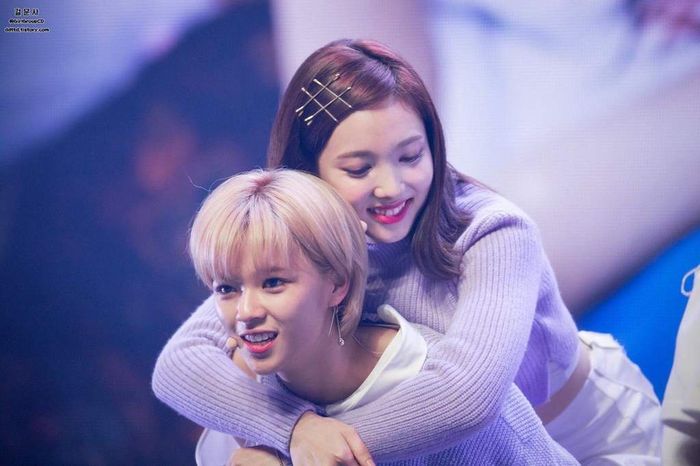 Nayeon dan Jeongyeong 'TWICE' 