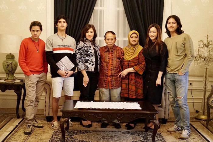 Harjono Sigit kumpul bersama anak-ana dan cucu-cucunya