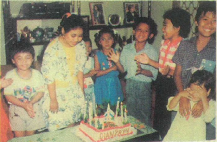 Pretty Asmara dimanja sejak kecil.