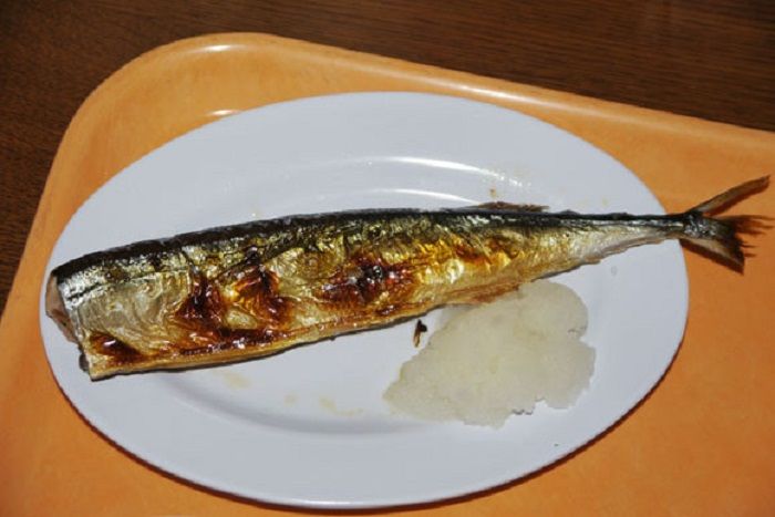 Ikan bakar utuh
