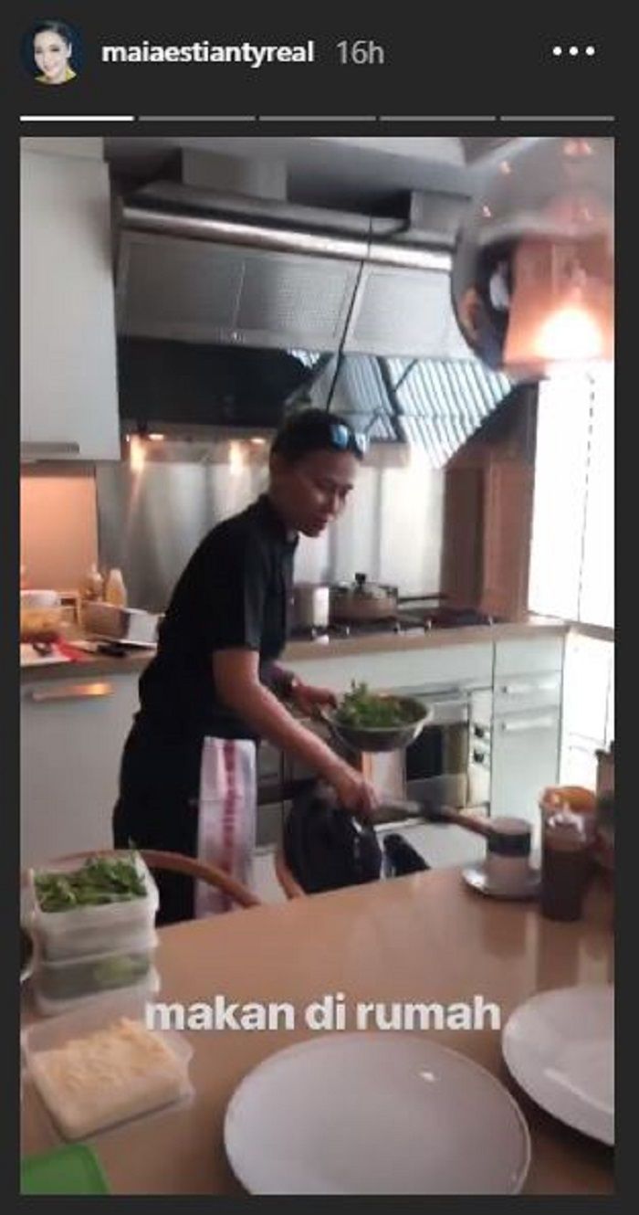 dapur mewah Maia Estianty