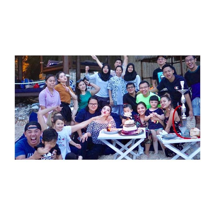 7 Potret Keakraban Asisten Rumah Tangga Ashanty, Suwarsih dengan Sang Penyanyi, Seperti Keluarga Sendiri!