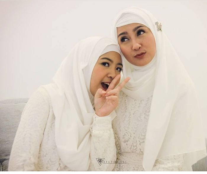 5 Potret Cantik Putri Desy Ratnasari yang Disebut Dekat dengan Irwan Mussry 