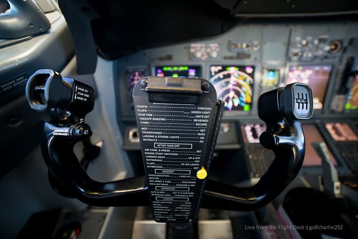 Ruang kemudi pesawat boeing