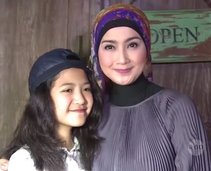 5 Potret Cantik Putri Desy Ratnasari yang Disebut Dekat dengan Irwan Mussry 