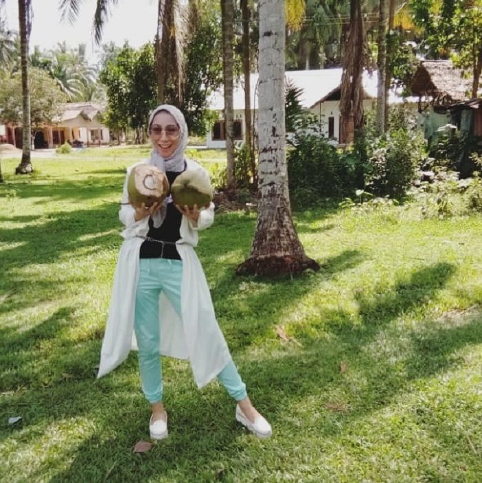 petik kelapa pun tetap modis