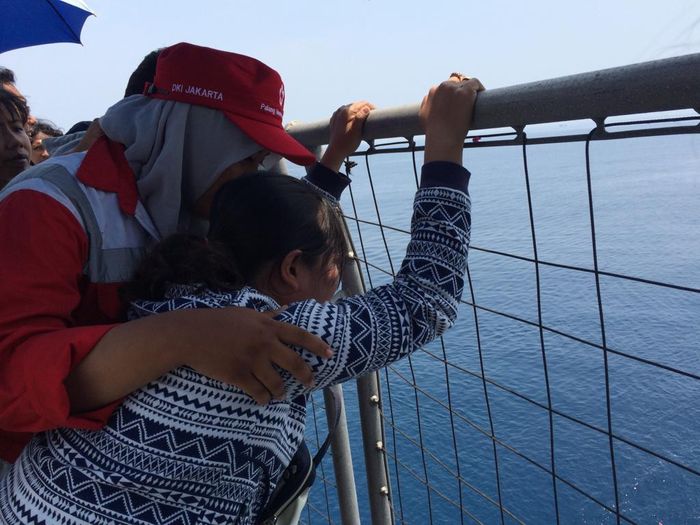 Istri Korban Lion Air JT 610 Menangis histeris hingga mau loncat