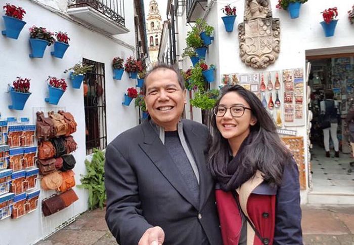 Ayahnya Orang Terkaya Paling Muda Se-Indonesia, Intip Potret Cantik Putri Tanjung yang Pilih Makan T