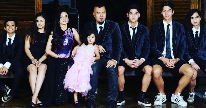 Keluarga Ahmad Dhani bersama Mulan Jameela