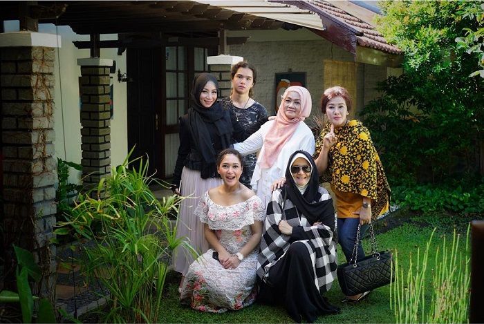 Potret Rumah Masa Kecil Maia Estianty di Surabaya, Ada Teras Tempat Ia Pacaran Dulu
