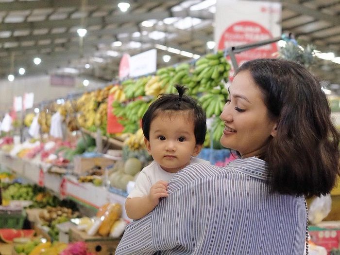 Atiqah Hasiholan dan Salma