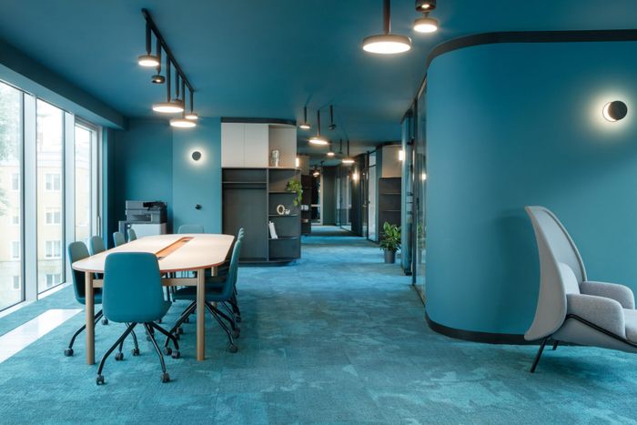 Co-working Space Ini Bertema Aquamarine, Gak Terlihat Seperti Kantor!