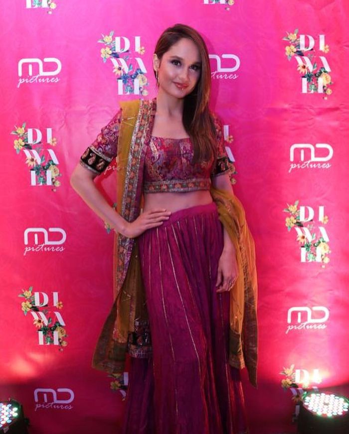 Penampilan Cinta Laura saat menghadiri perayaan Diwali