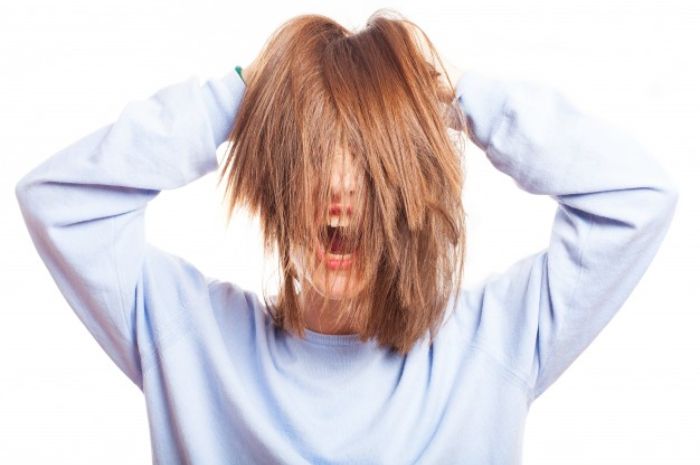 Kekurangan produk dry shampoo: menyebabkan timbulnya ketombe
