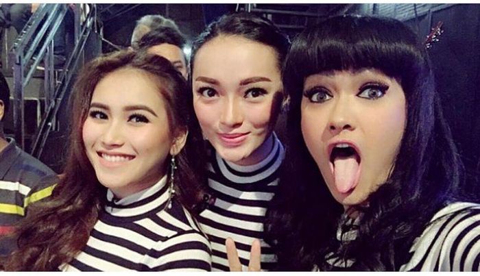 Rindu Kebersamaan Trio Cecepy, Ayu Ting Ting dan Zaskia Gotik Kompak Unggah Foto Bersama Julia Perez