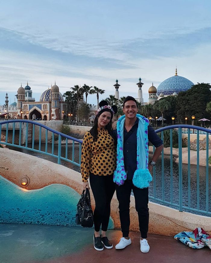 Raisa Andriana ditemani Hamish Daud berlibur ke Disneyland Tokyo, Jepang