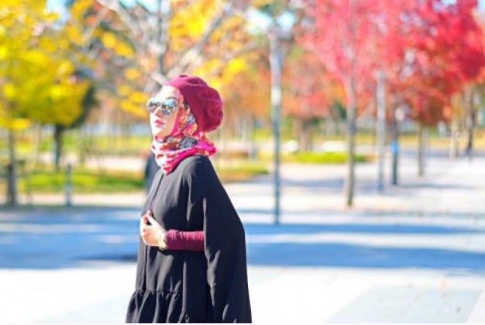 Dian Pelangi tampil stylish dengan paduan topi model Betmar Beret French Hat