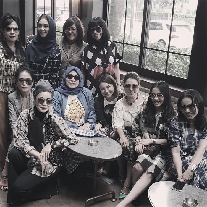 Unggahan Mayangsari saat arisan kepompong