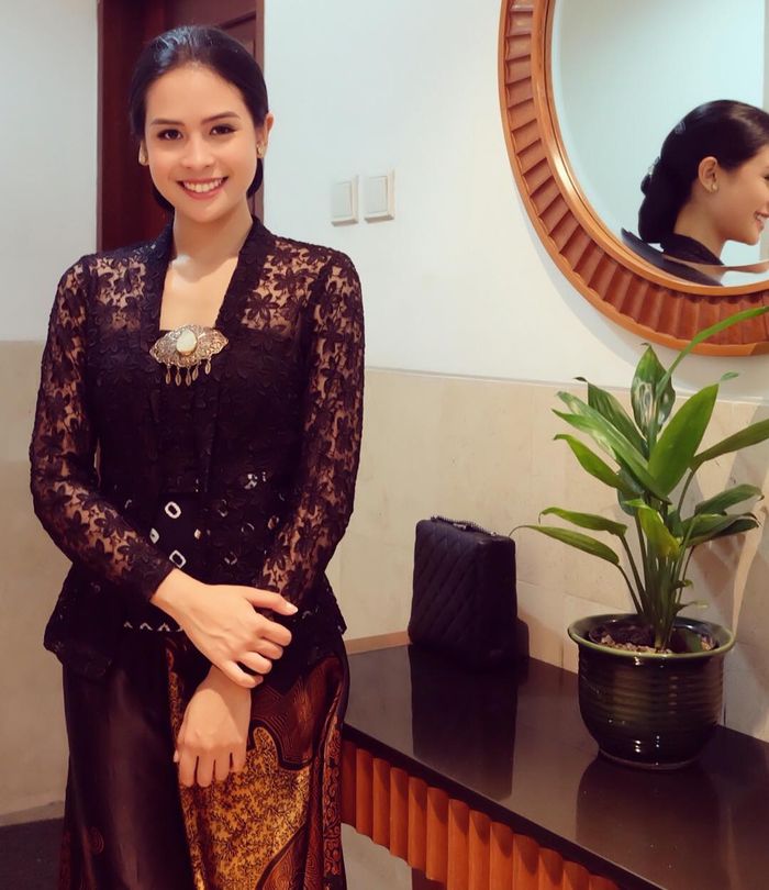 5 Inspirasi Tampil Anggun dengan Model Kebaya Pesta ala Selebriti