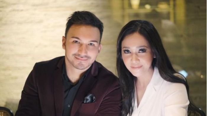 Maia Estianty dan Dokter Thiago Ferre