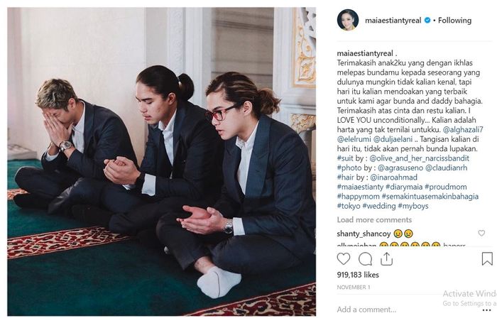 Ketiga anak Maia Estianty, Al, El dan Dul, menghadiri acara akad nikah Maia dengan Irwan Mussry.