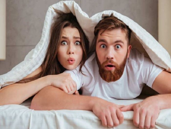 ilustrasi pasangan bertanya