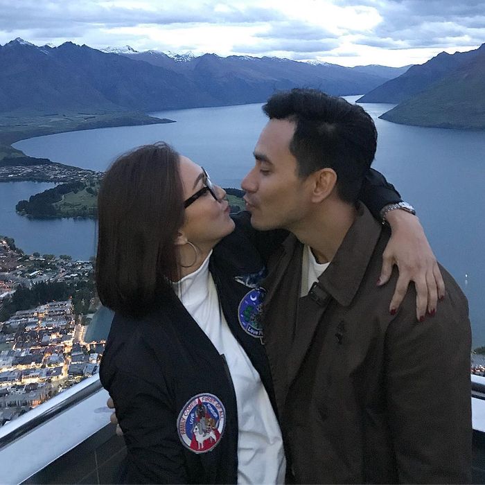 Donna Agnesia dan Darius Sinathria