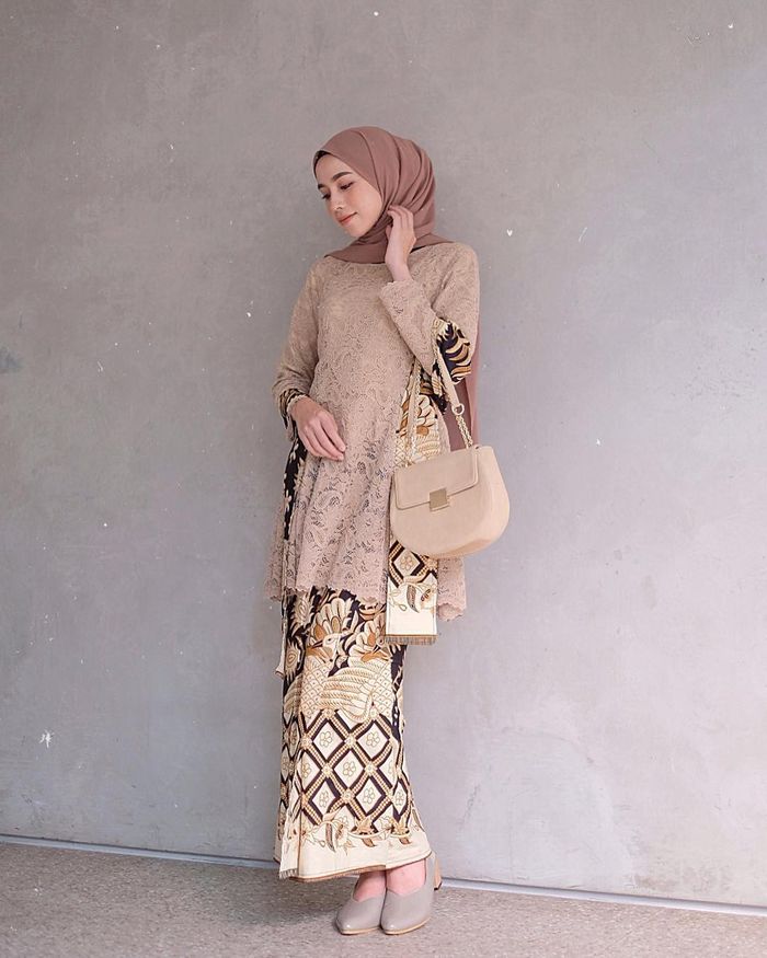 3 Inspirasi Batik ala Selebgram Hijab yang Cocok Untuk Kondangan - Rok Batik ala Ameliaelle
