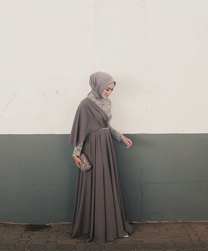 Inspirasi dress untuk busana bridesmaid ala selebgram hijabers Mega Iskanti