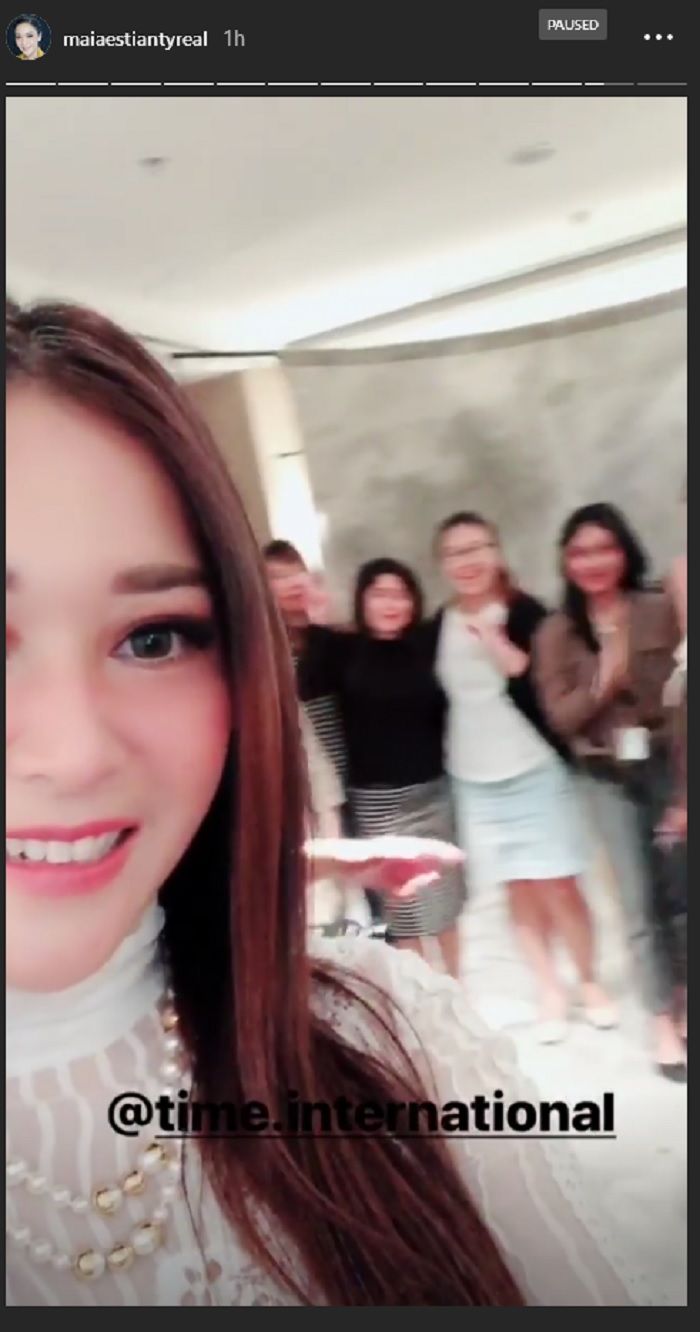 Maia berkunjung ke kantor Irwan Mussry