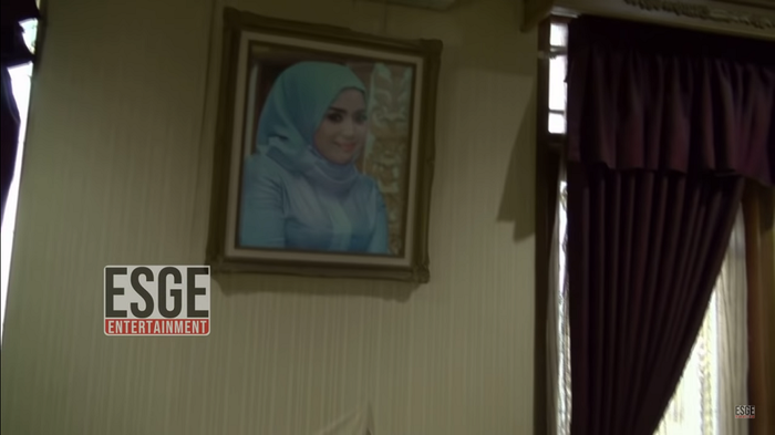 Mamah Dedeh mengunjungi kamar rumah mewah Muzdalifah