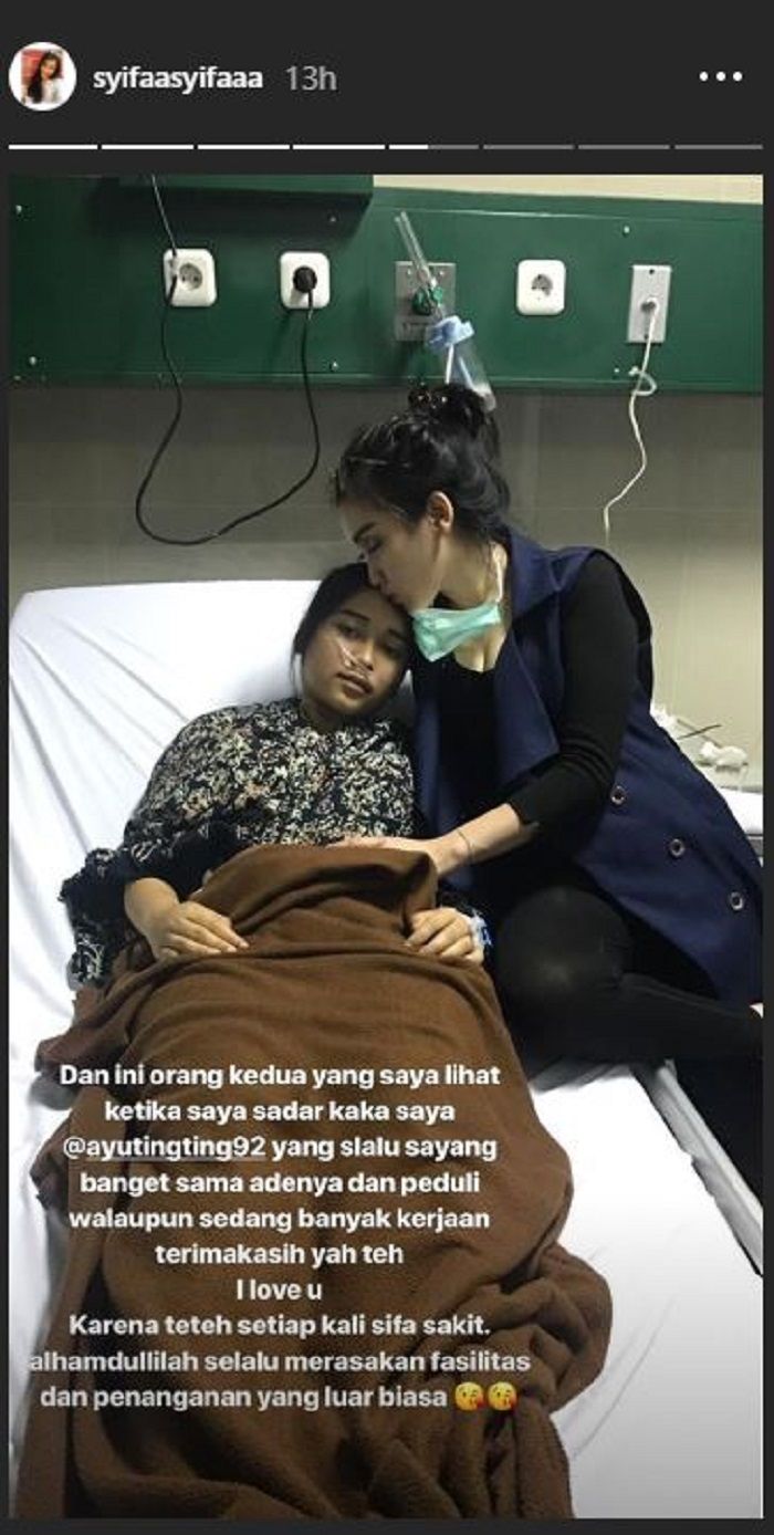 Ayu Ting Ting temani adiknya, Assyfa Nuraini yang sedang sakit